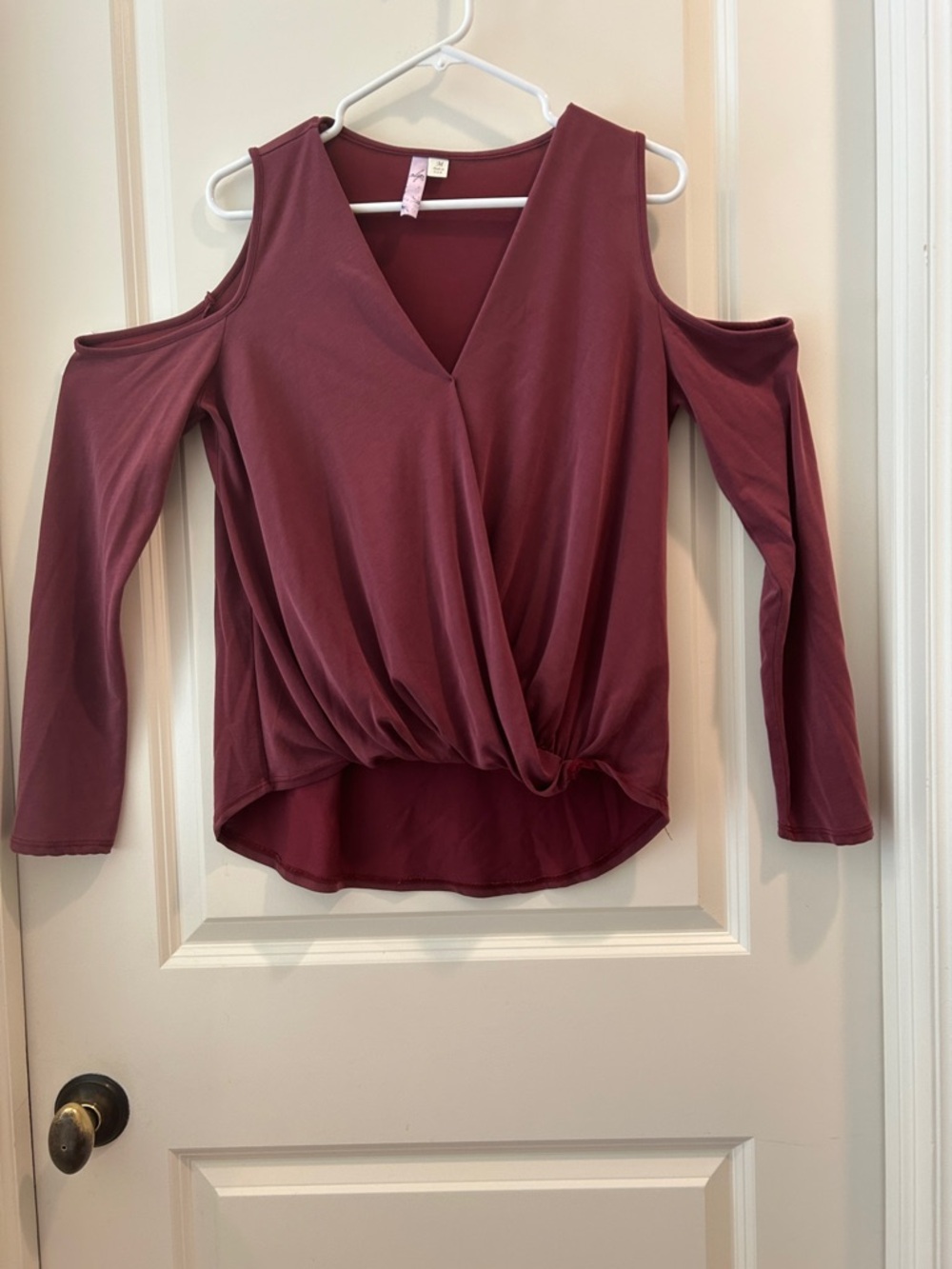 Alya Cold Shoulder V-Neck hi/lo Drape Top  Long Sleeve stretchy size M Burgundy